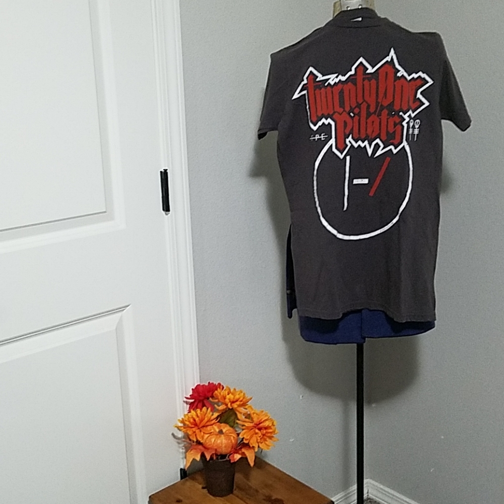 Men's Twenty One Pilots t-shirt Size S